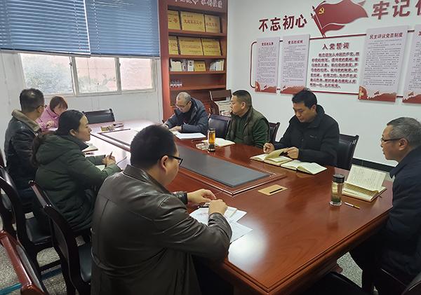 忠縣分公司黨支部再次貫徹學(xué)習十九屆六中全會(huì )精神.jpg