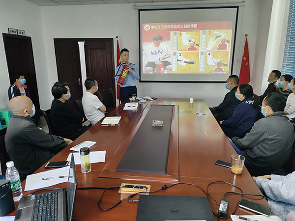 忠縣分公司開(kāi)展消防教育培訓暨消防應急疏散演練1.jpg