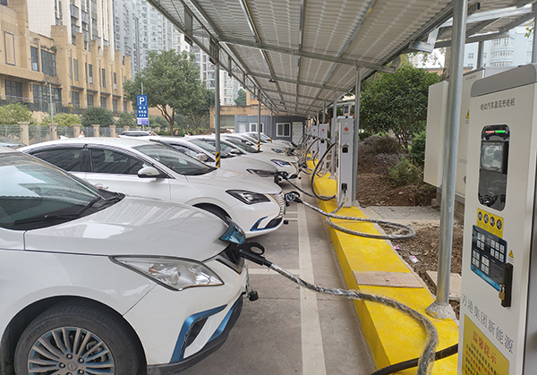 忠縣分公司新能源汽車(chē)充電站投入運營(yíng)1.jpg